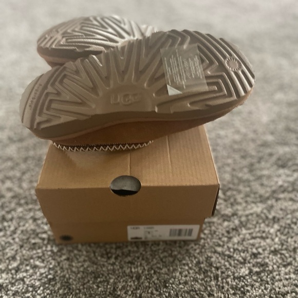 Girls UGG Tasman slipper in chestnut - Picture 4 of 4